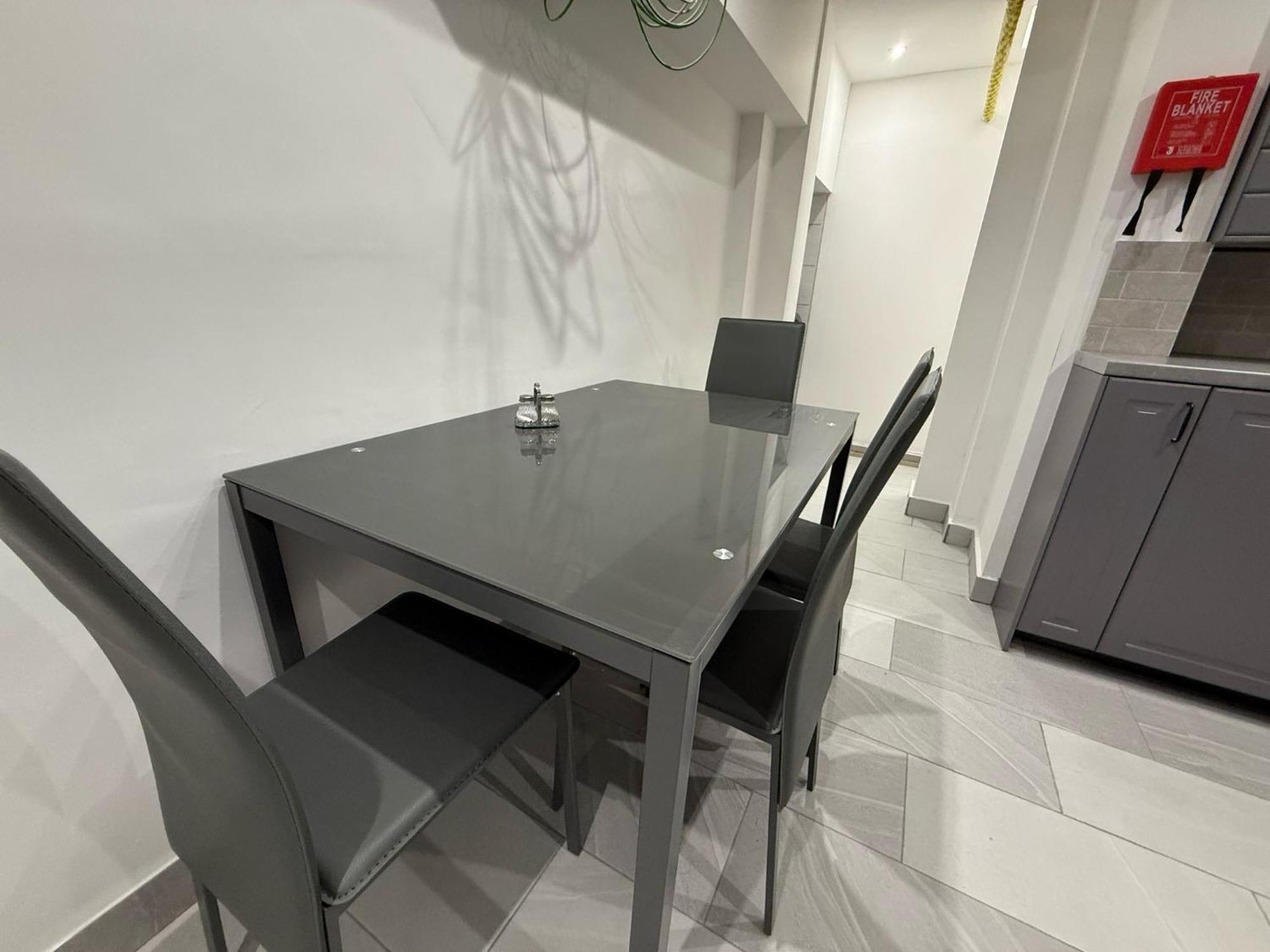 Bell Street 2 Bedroom Flat B Apartment *