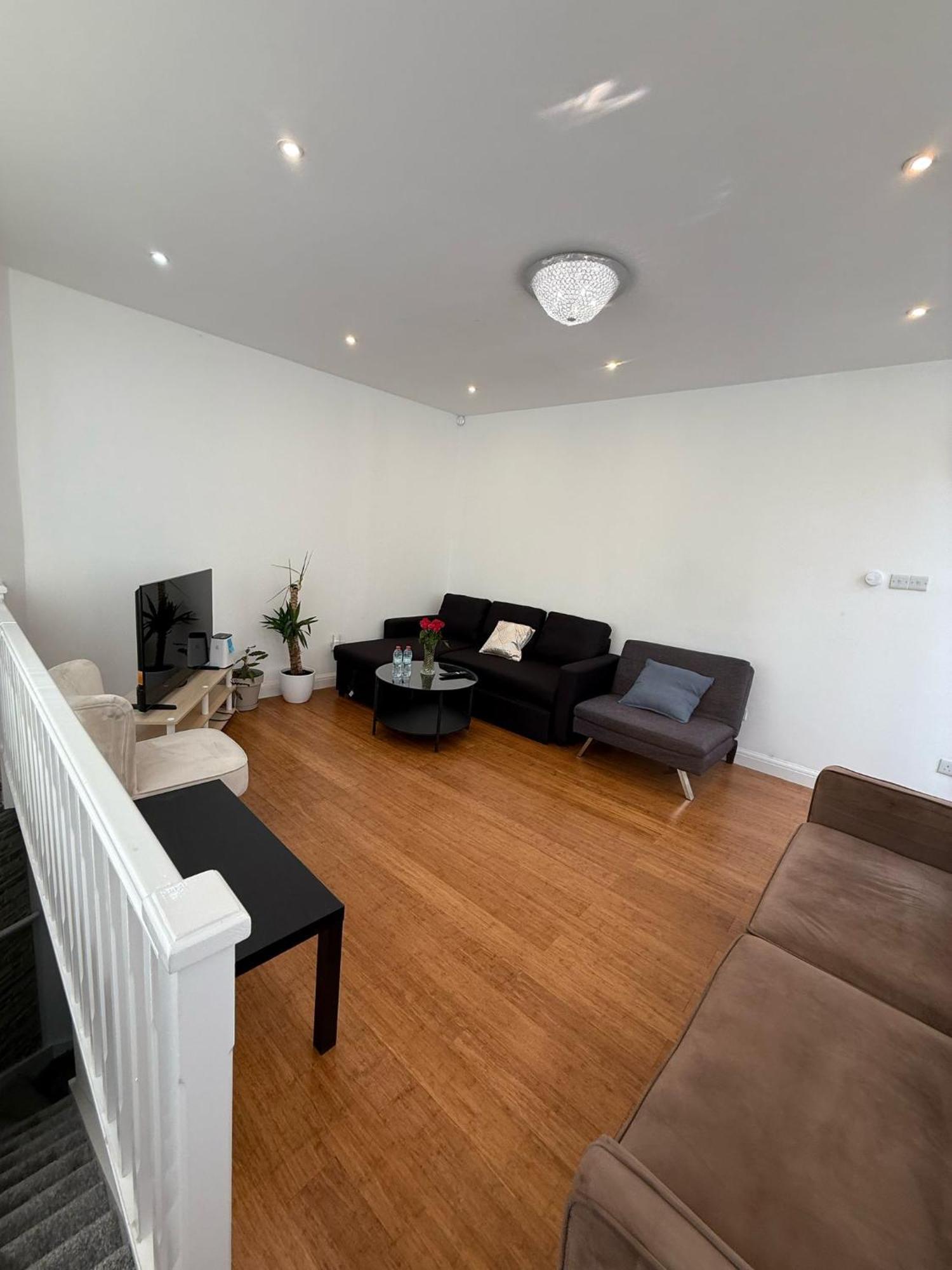 Bell Street 2 Bedroom Flat B